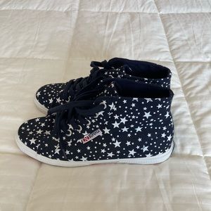 Star printed high tops